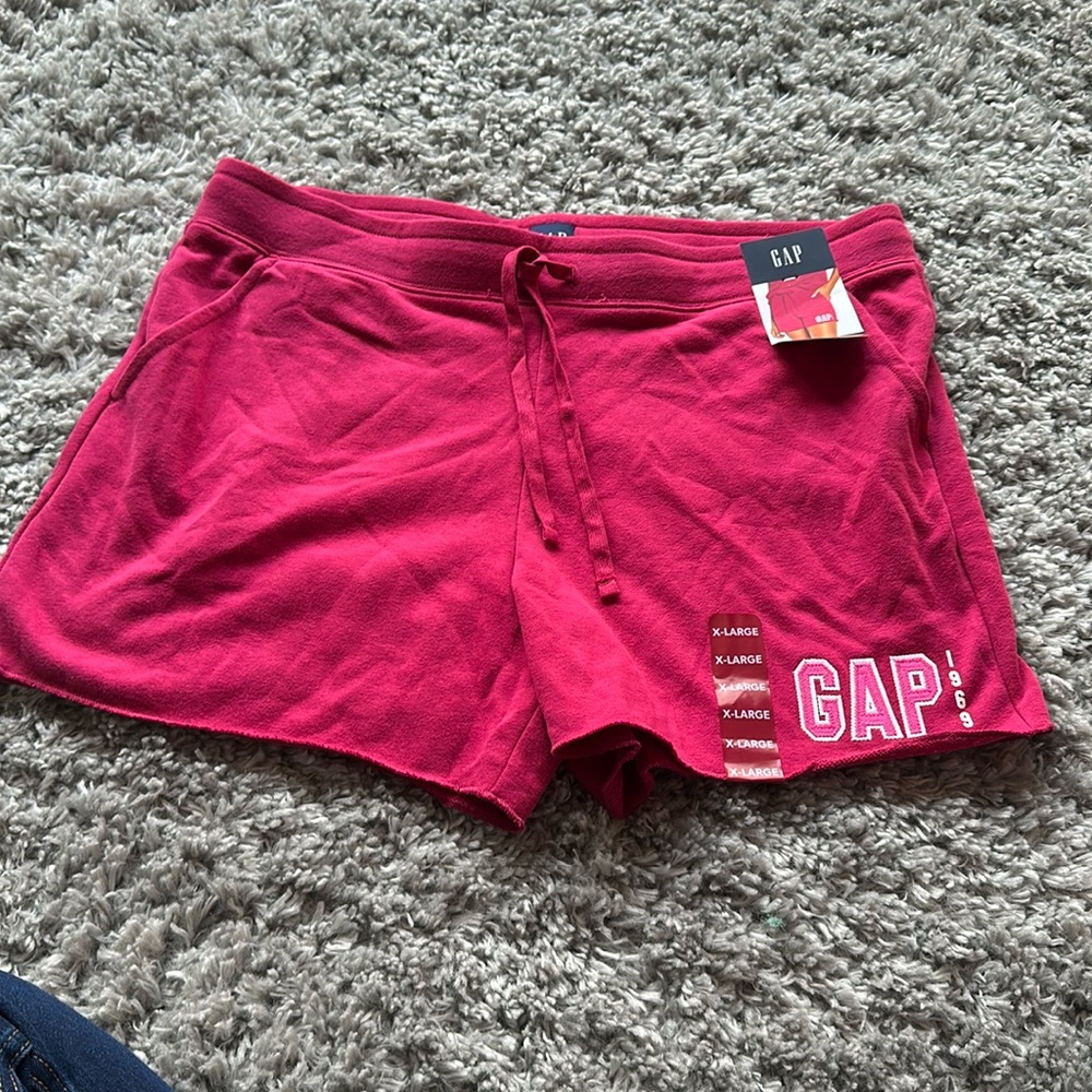 New woman’s gap xxl plus pink logo shorts - Picture 2 of 2